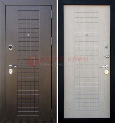 Темная железная дверь с МДФ ДМ-149 для деревянного дома в Казани