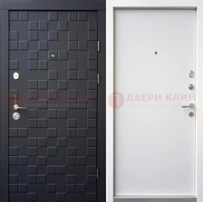 Темная входная дверь с белой МДФ внутри ДМ-222 в Брянске