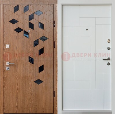 Коричневая металлическая дверь МДФ внутри белого цвета ДМ-256 в Брянске