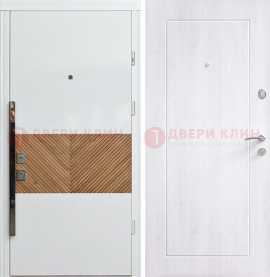 Белая железная дверь МДФ горизонтальной вставкой ДМ-265 в Брянске
