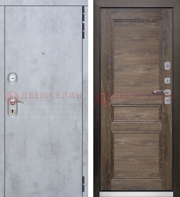 Серая металлическая дверь с МДФ коричневого цвета ДМ-304 в Коломне