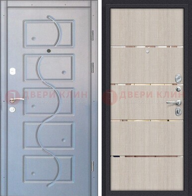 Серая железная дверь с МДФ и молдингами ДМ-392 в Петрозаводске