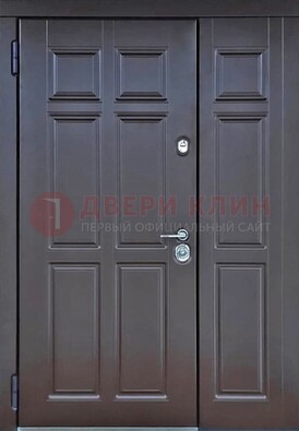 Тёмная двухстворчатая входная дверь для коттеджа с МДФ ДМ-533 в Брянске