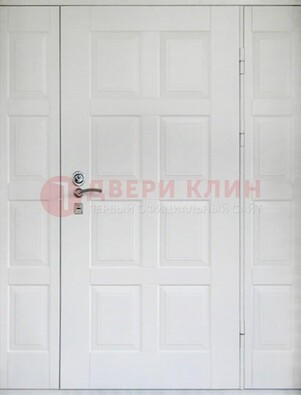 Белая входная дверь для коттеджа с МДФ ДМ-536 в Брянске