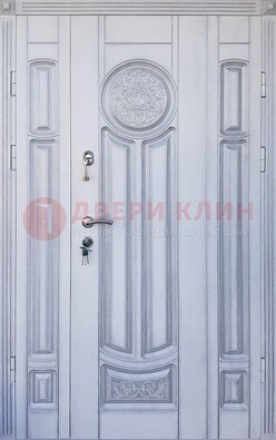 Белая двухстворчатая дверь с массивом дуба ДМД-72 в Брянске