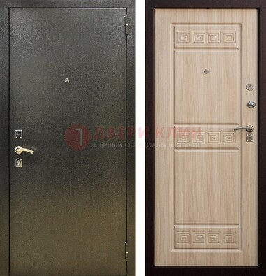 Железная темно-серая дверь с порошковым напылением и МДФ с резьбой ДП-276 в Брянске