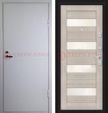 Белая железная дверь с порошковым напылением и стеклом ДП-308 в Брянске