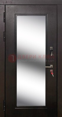 Коричневая железная дверь со стеклом для дома ДС-23 в Брянске