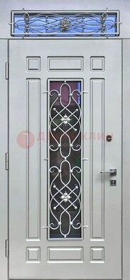 Белая железная дверь со стеклом и ковкой с верхней фрамугой ДСК-112 в Брянске