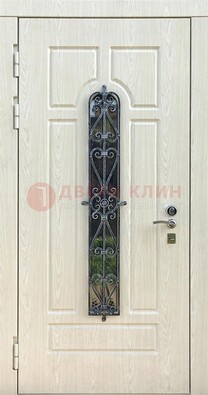 Светлая стальная дверь со стеклом и ковкой ДСК-118 в Брянске