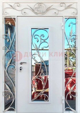 Белая входная дверь порошок со стеклом и ковкой ДСК-165 в Брянске