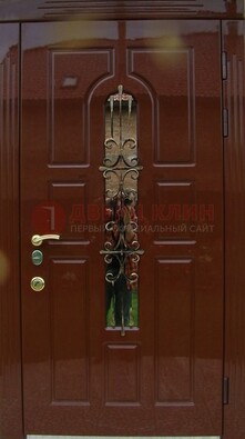 Красивая металлическая дверь со стеклом и ковкой ДСК-33 в Брянске