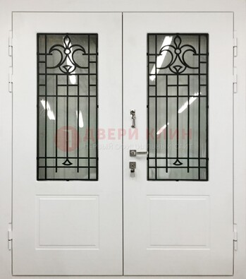 Белая двухстворчатая уличная дверь Винорит со стеклом ДСТ-4 в Брянске