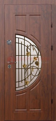 Стальная коричневая дверь с виноритом и ковкой ДВТ-82 в Брянске