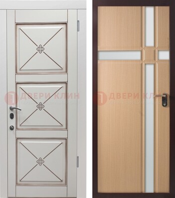 Белая уличная дверь с зеркальными вставками внутри ДЗ-94 в Брянске