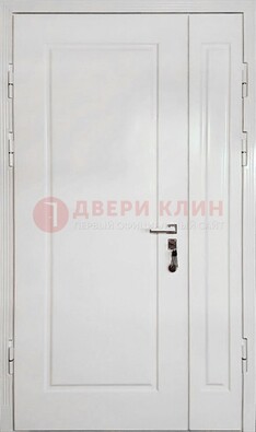 Полуторная металлическая дверь с МДФ в белом цвете ПЛ-24 в Брянске