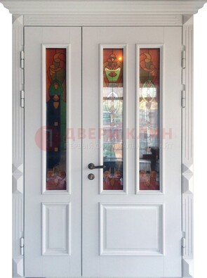 Белая полуторная металлическая дверь с витражом ВЖ-12 в Брянске