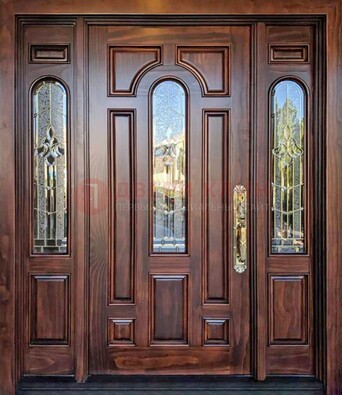 Железная классическая дверь с массивом дуба и витражом ВЖ-18 в Брянске