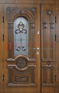 Коричневая двухстворчатая железная дверь с МДФ и витражом ВЖ-32 в Брянске